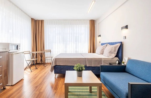 Old City Apartamento | Stylish 3rd-Floor Studio - Fully Equipped - Fast WiFi & AC
