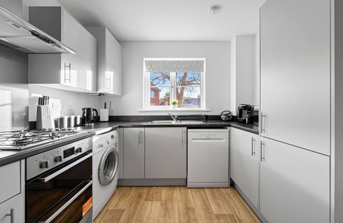 Quedgeley Casa | Stylish 4 bed townhouse in Gloucester with 2 parking spaces + superfast Wi-Fi