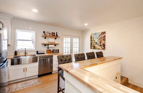 Mehlville Casa | Stylish 4 Bedroom Family Home Long stays welcome