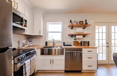 Mehlville Casa | Stylish 4 Bedroom Family Home Long stays welcome