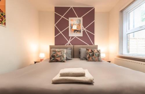 Southampton Casa | Stylish 4 Bedrooms-Sleeps 8-Long Term Disc-Driveway