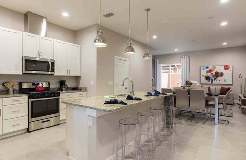 Crestwynd Bay Villa | Stylish 4Bed Townhome at Summerville Near Disney
