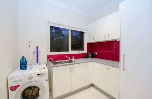 Glen Waverley Casa | Stylish 4BR Home in the Heart of Glen Waverley
