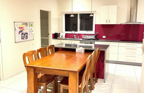 Glen Waverley Casa | Stylish 4BR Home in the Heart of Glen Waverley