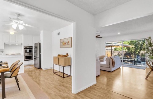 Woodland Hills Casa | Stylish 4BR Home in Los Angeles , Office + Central A/C + Patio, Monthly Rental