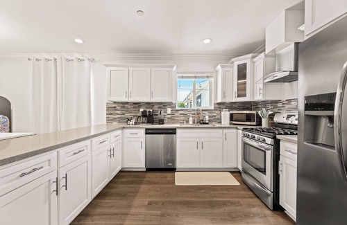 Los Angeles Casa | Stylish 4BR in the Heart of LA - New Listing - Discounted Rate + Free Parking
