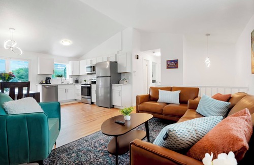 North Central Westminster Casa | Stylish 4BR Retreat - Hot Tub, Game Room & Modern Comforts
