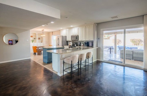 South Scottsdale Casa | Stylish 4BR Stay w/Pool, Games & Cactus Charm, 7 minutes old town Scottsdale
