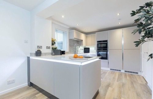 Cheltenham Casa | Peaceful 5-Bed Detached Home