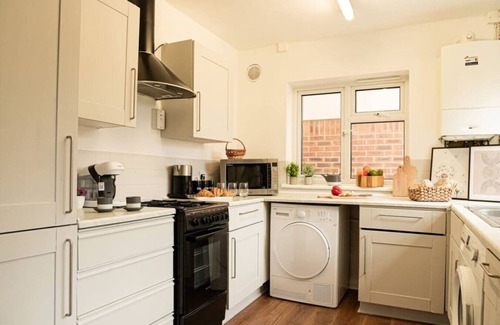 Banbury Casa | Stylish 5-Bed Home | Modern & Cozy Feel