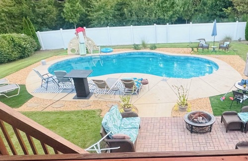 Southeast Raleigh Casa | Stylish 5 BR Oasis With Pool Close To Downtown Fun