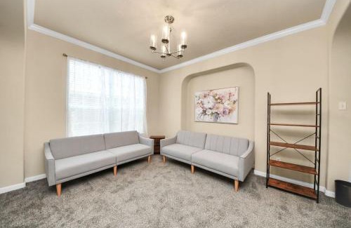 Fresno Casa | Stylish 6BR Retreat, Pool and Lake Trail, Sleeps 14