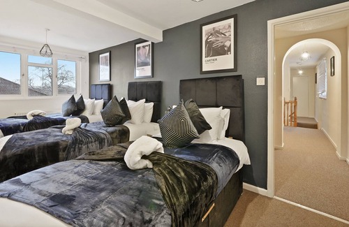 Belluton Casa | Stylish Abode with Games Room