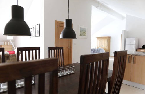 Penela Apartamento | Alojamiento elegante con impresionantes vistas, piscina privada, viñedo.