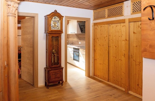 Valle San Silvestro Apartamento | Stylish alpine apartment with tiled stove, sauna & panoramic view