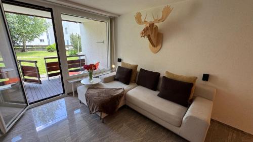 Meierhof Apartamento | Stylish Alpine Studio in Davos, Wifi & Netflix