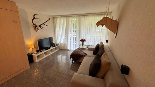 Meierhof Apartamento | Stylish Alpine Studio in Davos, Wifi & Netflix