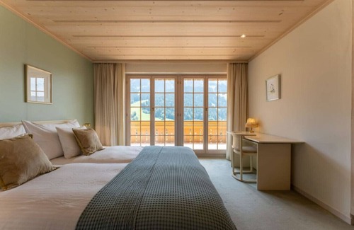 Rougemont Apartamento | Stylish Alps apartment near Rougemont Village with mountain views.