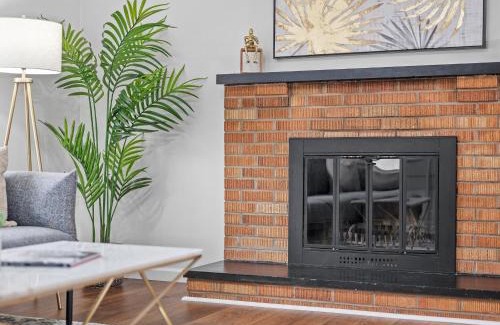 Wexford Casa | Stylish and Accessible Six Bedroom Home in Wexford/Pittsburg With Kids Amenities