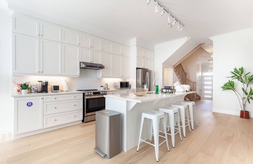 Markham Casa | Stylish and Brand New: Your Cozy 4-bedroom Getaway