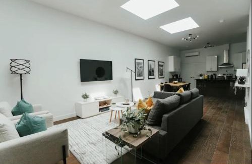 La Petite-Patrie Apartamento | Stylish and bright 2bdr near St-Hubert Plaza