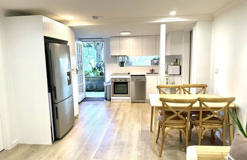 Dee Why Apartamento | Stylish and central 2 Bedroom Granny Flat walk to beach and cafes
