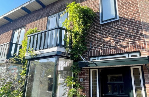 Municipality of Haarlem Casa | Stylish and comfortable 1930s house within biking distance of the beach