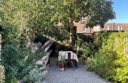 Municipality of Haarlem Casa | Stylish and comfortable 1930s house within biking distance of the beach