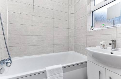 Wandsworth Apartamento | Stylish and Convenient 2BD Flat w/Outdoor Space
