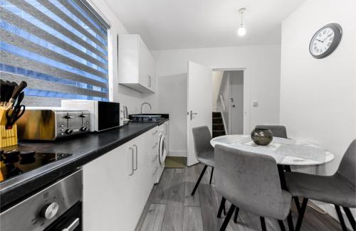 Wandsworth Apartamento | Stylish and Convenient 2BD Flat w/Outdoor Space