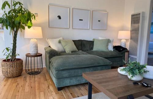 Los Angeles Apartamento | Stylish and Cozy 2BR 1BA Getaway Near LAX - LMU - SoFi - Beaches