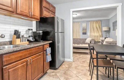 Lincoln Park Casa | Stylish and Cozy Home | Pet Friendly