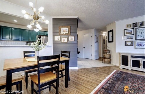 South Addition Condominio | Stylish and Cozy Short-Term Downtown Rental