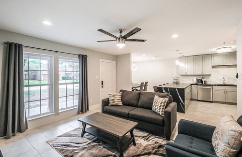 Spring Branch East Casa | Stylish and cozy~ springbranch.