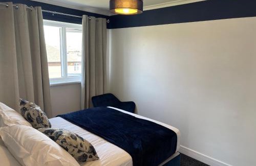 Handsworth Casa | Stylish and Large 3 bed house, private parking on premise, with conservatory close to KFC, McDonalds, ALDI and ASDA