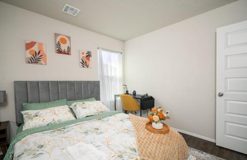 Broken Arrow Casa | Stylish and Luxuriously Furnished 3BedRoom Getaway