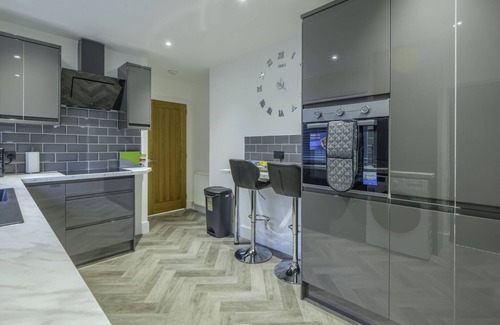 Aberdeen Casa | Stylish and luxurious 3 bedroom house.