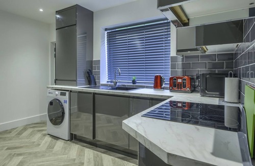 Aberdeen Casa | Stylish and luxurious 3 bedroom house.