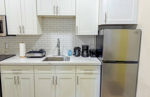 William's Town Cabaña | Stylish and modern 1-bedroom cottage in fantastic Williams Town