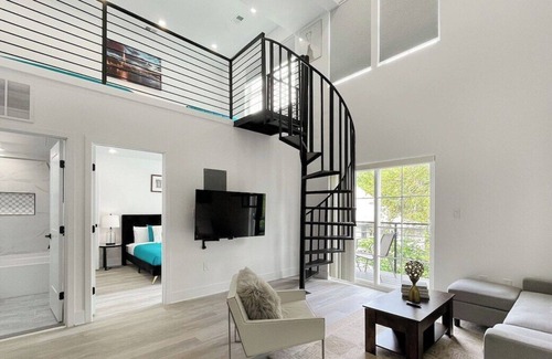 Brookland Cama Y Desayuno | Sexy & Unique Penthouse Loft in D.C