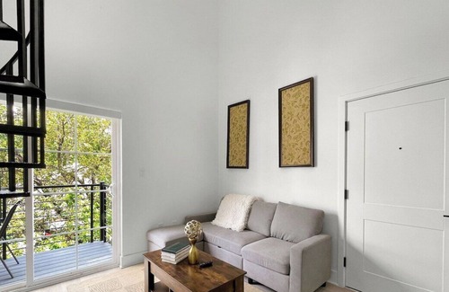 Brookland Cama Y Desayuno | Sexy & Unique Penthouse Loft in D.C