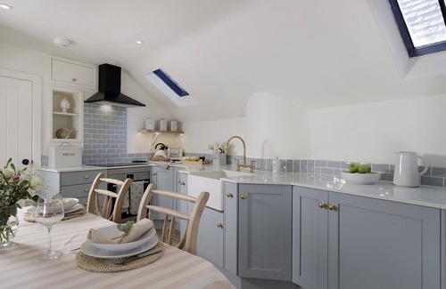 Stow-on-the-Wold Cabaña | Stylish and sophisticated holiday apartment - Flat 2 Martins House