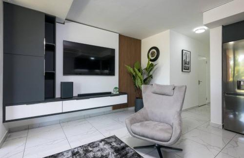 Hillhead Apartamento | Stylish and Slick Sibaya E214 with Inverter