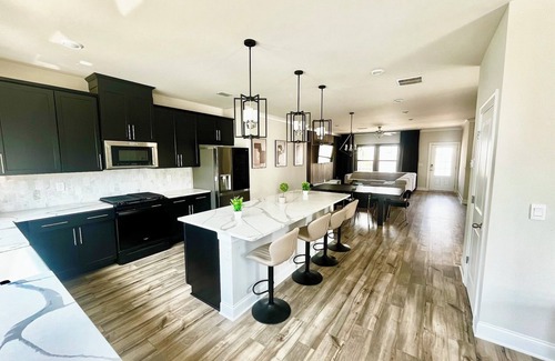 Lawrenceville Casa | Stylish and Spacious Private Room in Modern Townhouse