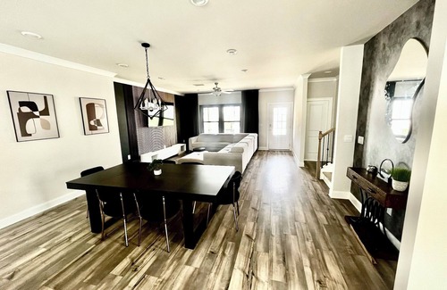 Lawrenceville Casa | Stylish and Spacious Private Room in Modern Townhouse