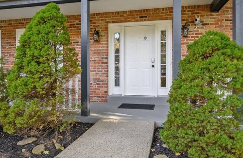 Ingomar Casa | Stylish and Spacious 5 Bedroom House in Wexford/Pittsburgh with Game Room
