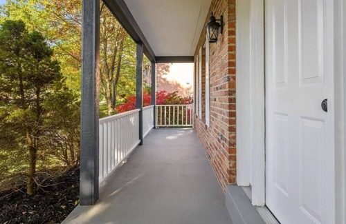 Ingomar Casa | Stylish and Spacious 5 Bedroom House in Wexford/Pittsburgh with Game Room