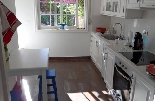 Sabaris Casa | Casa elegante y espaciosa en un área exclusiva