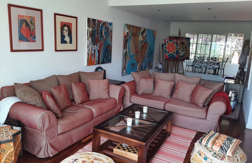 Sabaris Casa | Casa elegante y espaciosa en un área exclusiva