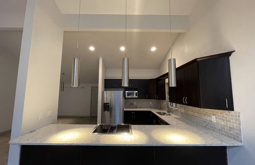 Champaign Casa | Stylish and Spacious 3b2b Smart Ranch Home near UIUC